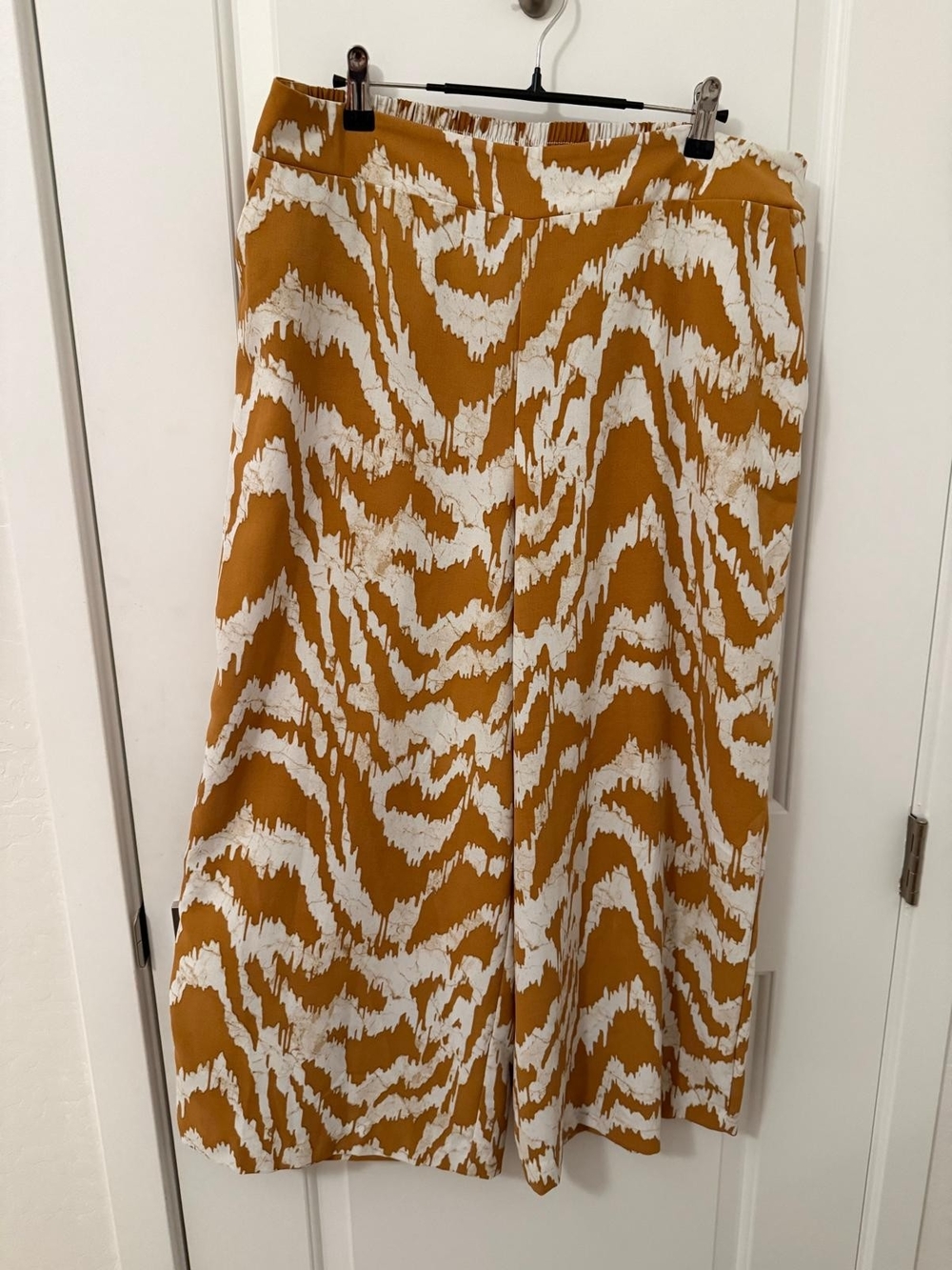 Nine West Mustard and White Cropped Wide Leg